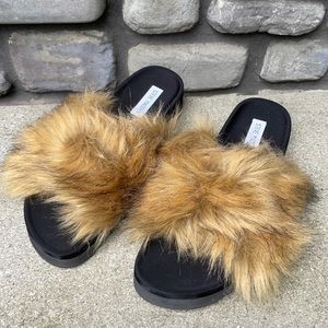 Steve Madden Amari Faux Fur Slide Sandal EUC sz 10